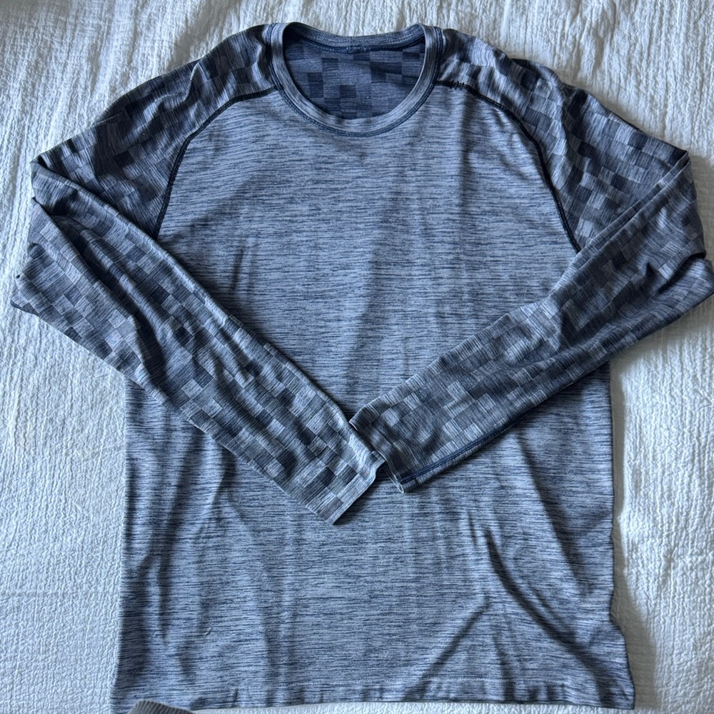 lululemon athletica Men's Patterned Gray Long Sleeve Shirt